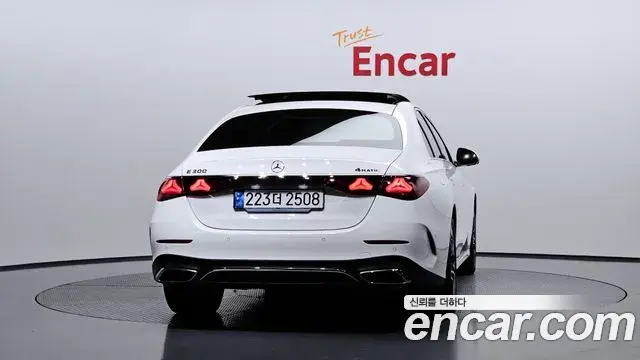 Mercedes-Benz E-Class 2024 — Şəkil 16/35