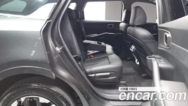 Kia Sorento 2023 — Фото 11/20