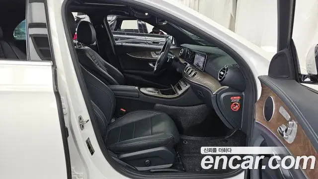 Mercedes-Benz E-Class 2020 — Şəkil 27/34