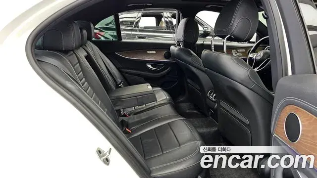 Mercedes-Benz E-Class 2020 — Şəkil 24/34