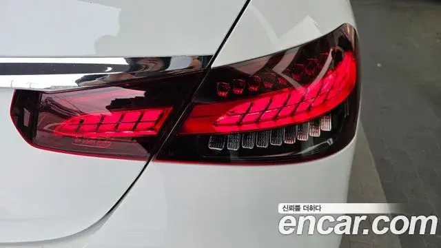 Mercedes-Benz E-Class 2020 — Şəkil 31/34