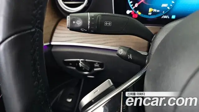 Mercedes-Benz E-Class 2020 — Şəkil 32/34