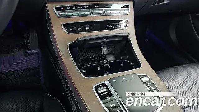 Mercedes-Benz E-Class 2020 — Şəkil 29/34