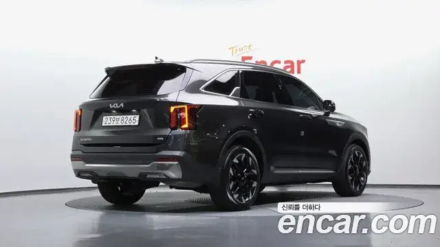 Kia Sorento 2023 — Фото 2/20