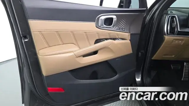 Kia Sorento 2023 — Photo 4/31