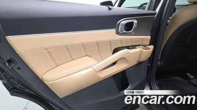 Kia Sorento 2023 — Photo 18/31