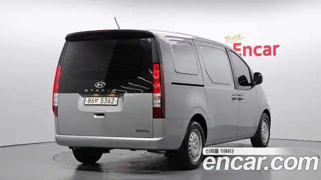 Hyundai Staria 2021 — ფოტო 10/31