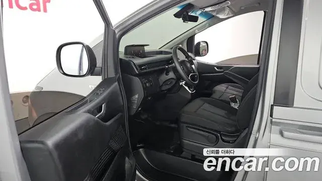 Hyundai Staria 2021 — ფოტო 15/31
