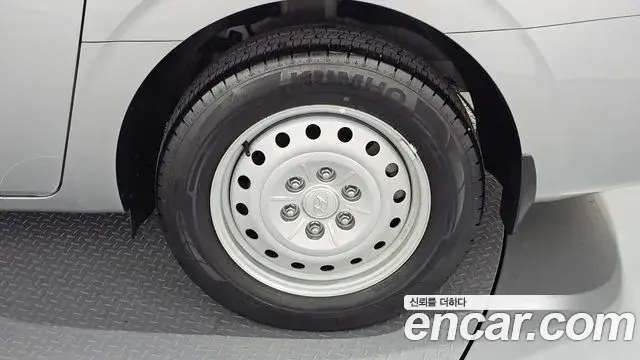 Hyundai Staria 2021 — ფოტო 9/31