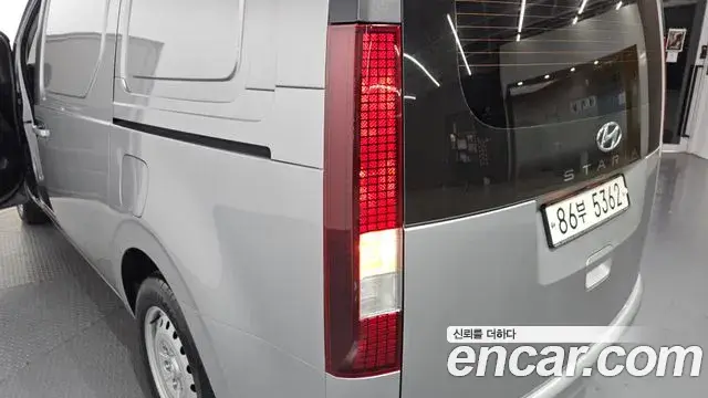 Hyundai Staria 2021 — ფოტო 29/31
