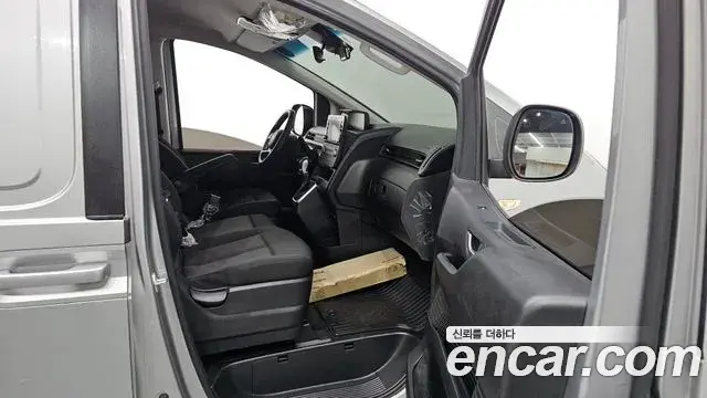 Hyundai Staria 2021 — ფოტო 16/31