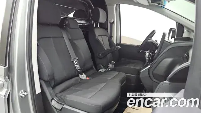 Hyundai Staria 2021 — ფოტო 28/31