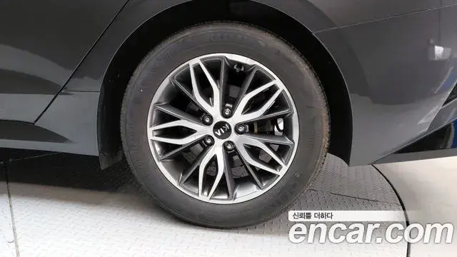 Kia K5 2021 — Şəkil 29/33