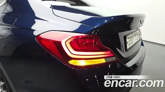 Genesis G70 2019 — Photo 18/37