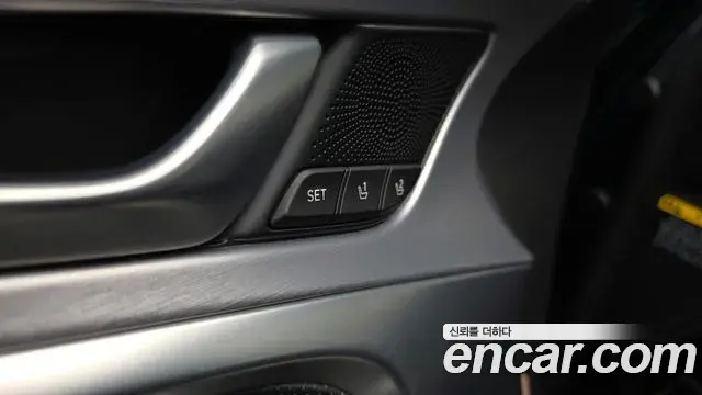 Genesis G70 2019 — Photo 17/37