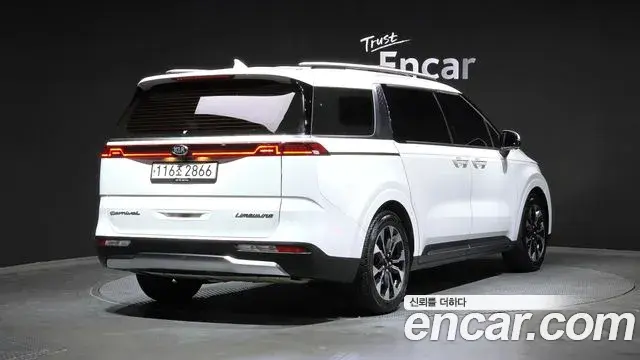 Kia Carnival 2021 — Фото 2/20