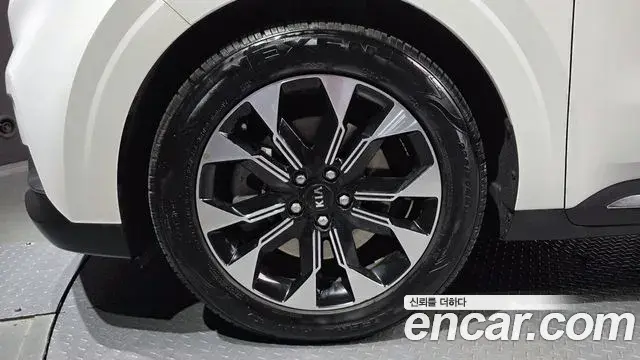 Kia Carnival 2021 — Фото 5/20