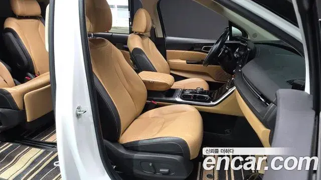 Kia Carnival 2021 — Фото 11/20