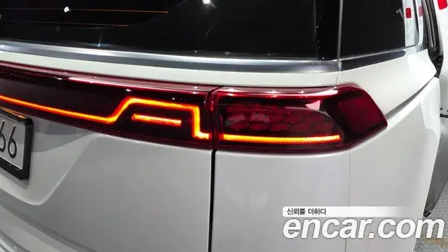 Kia Carnival 2021 — ფოტო 24/33