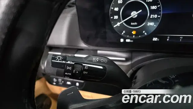 Kia Carnival 2021 — ფოტო 30/33