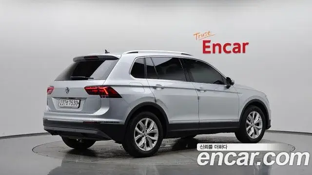 Volkswagen Tiguan 2019 — Фото 2/20