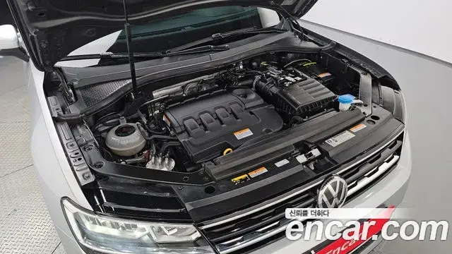Volkswagen Tiguan 2019 — Фото 6/20