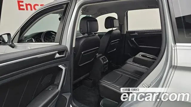 Volkswagen Tiguan 2019 — Фото 11/20