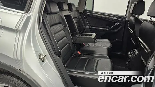 Volkswagen Tiguan 2019 — Фото 12/20