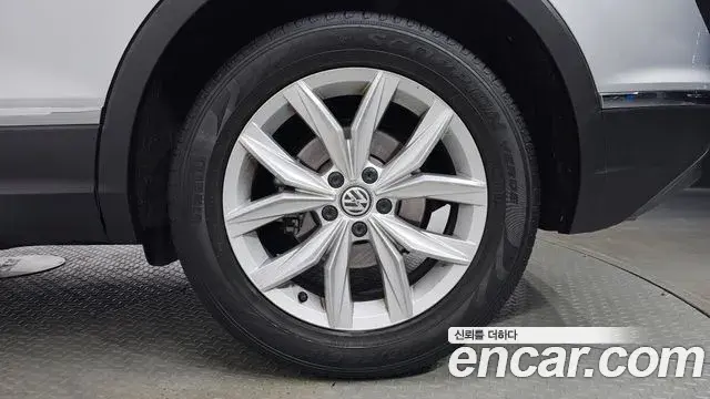 Volkswagen Tiguan 2019 — Photo 16/35
