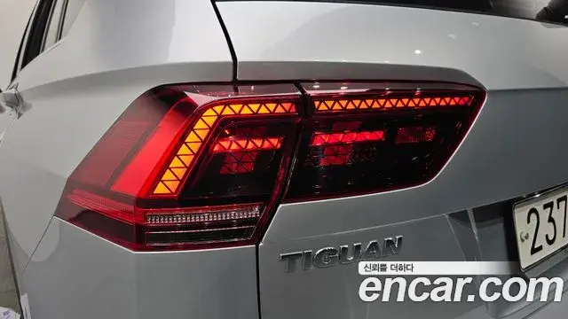 Volkswagen Tiguan 2019 — Photo 8/35