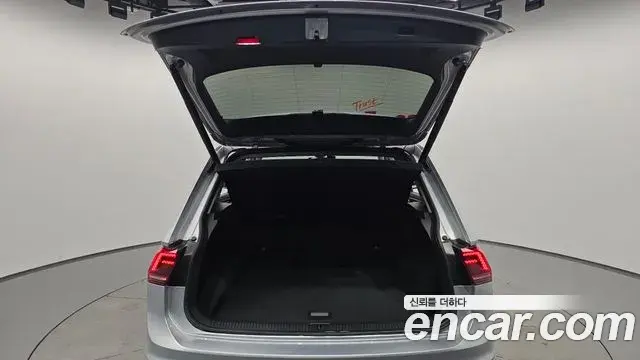 Volkswagen Tiguan 2019 — Photo 3/35