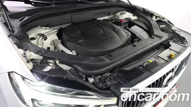 Volvo XC60 2020 — Şəkil 19/32