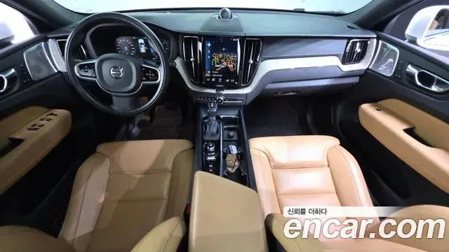 Volvo XC60 2020 — Şəkil 14/32