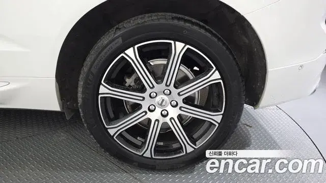 Volvo XC60 2020 — Şəkil 29/32