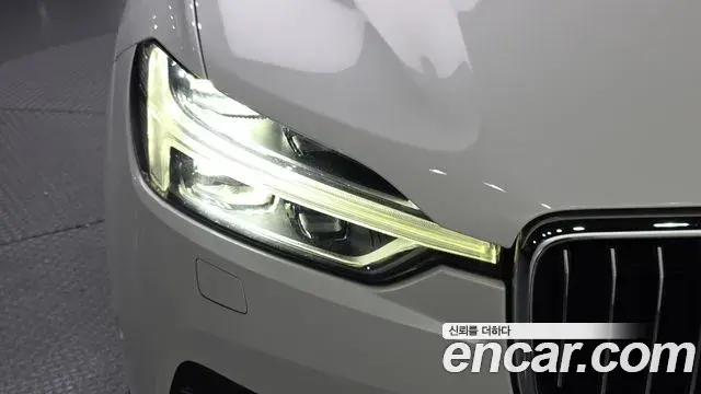 Volvo XC60 2020 — Şəkil 16/32