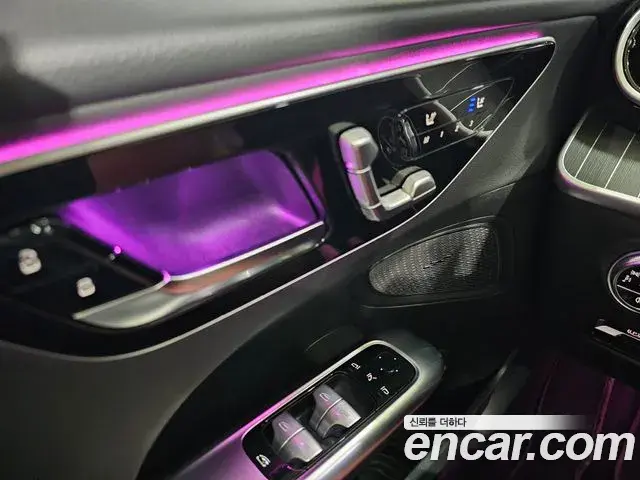 Mercedes-Benz C-Class 2024 — Photo 12/17