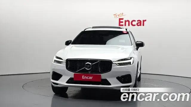 Volvo XC60 2021 — Şəkil 12/31