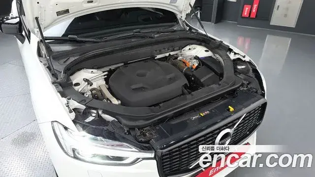 Volvo XC60 2021 — Şəkil 20/31