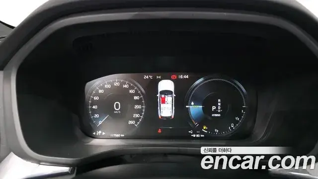 Volvo XC60 2021 — Şəkil 28/31