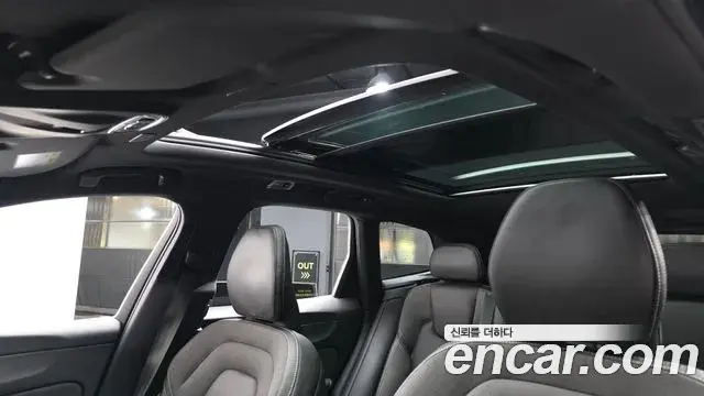 Volvo XC60 2021 — Şəkil 31/31