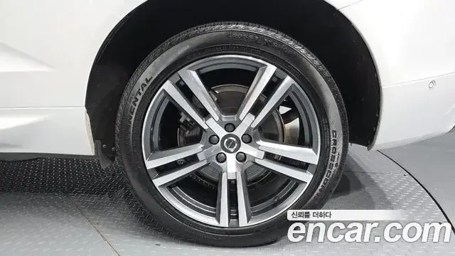 Volvo XC60 2021 — Şəkil 22/31