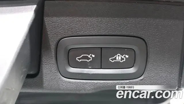 Volvo XC60 2021 — Şəkil 23/31