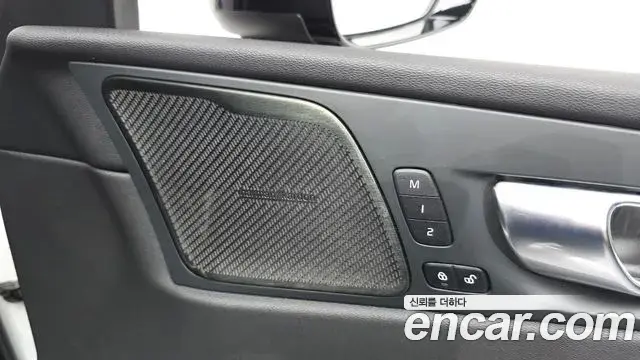 Volvo XC60 2021 — Şəkil 15/31