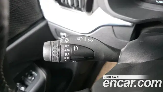 Volvo XC60 2021 — Şəkil 16/31