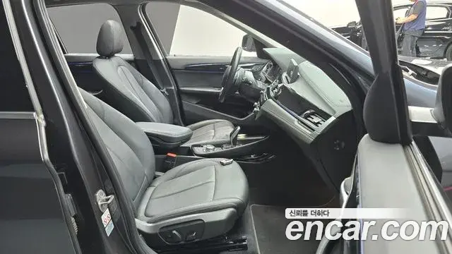 BMW X1 2022 — Şəkil 25/33