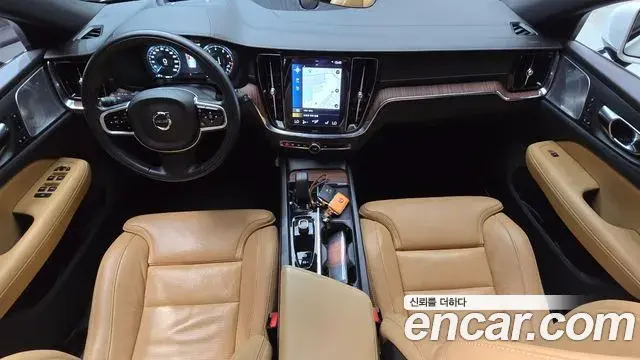 Volvo V60 Cross Country 2021 — Şəkil 14/20
