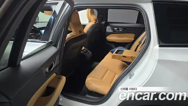 Volvo V60 Cross Country 2021 — Şəkil 8/20