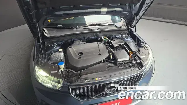 Volvo XC40 2021 — Şəkil 14/33