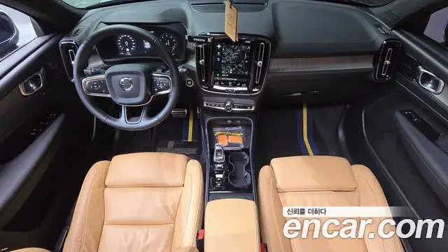 Volvo XC40 2021 — Şəkil 8/33