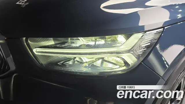 Volvo XC40 2021 — Şəkil 23/33